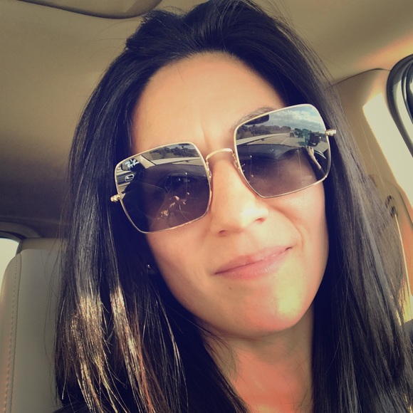 Meet your Posher, Noemi - Picture 1 of 1